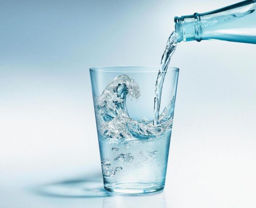 Laikydamiesi geriamosios dietos, turite gerti daug švaraus vandens